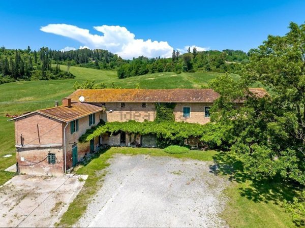 pentavano in vendita a San Miniato in zona La Scala