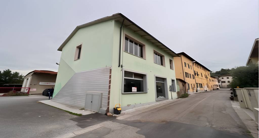 locale commerciale in vendita a San Miniato in zona Catena
