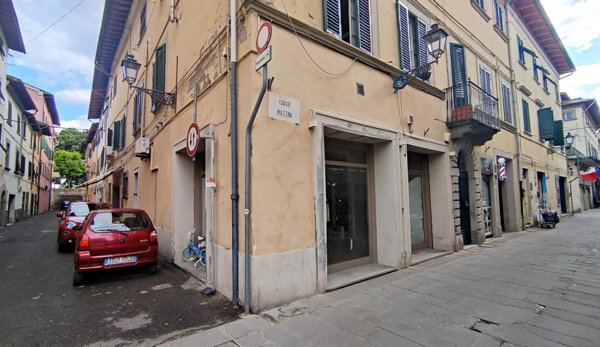 locale commerciale in vendita a Santa Croce sull'Arno