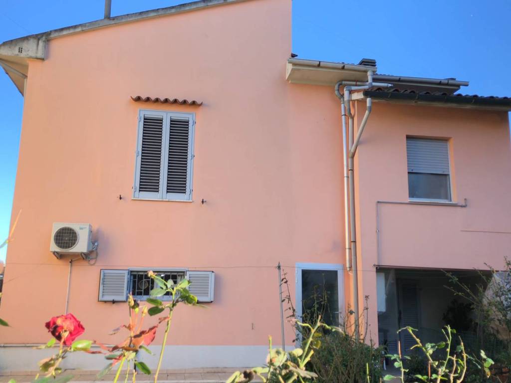 casa indipendente in vendita a Santa Croce sull'Arno