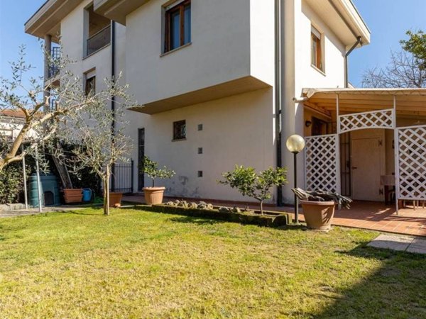 casa indipendente in vendita a Santa Croce sull'Arno