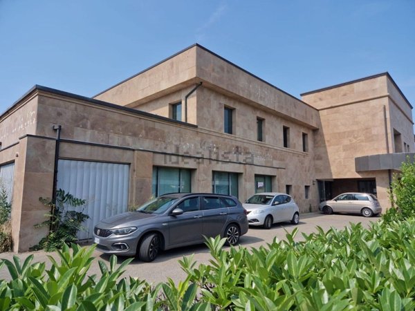 locale commerciale in vendita a Santa Croce sull'Arno