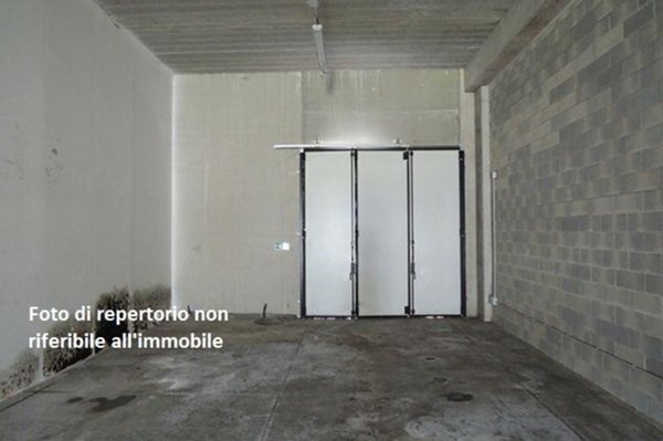 locale commerciale in vendita a Santa Croce sull'Arno