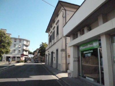 negozio in vendita a Santa Croce sull'Arno