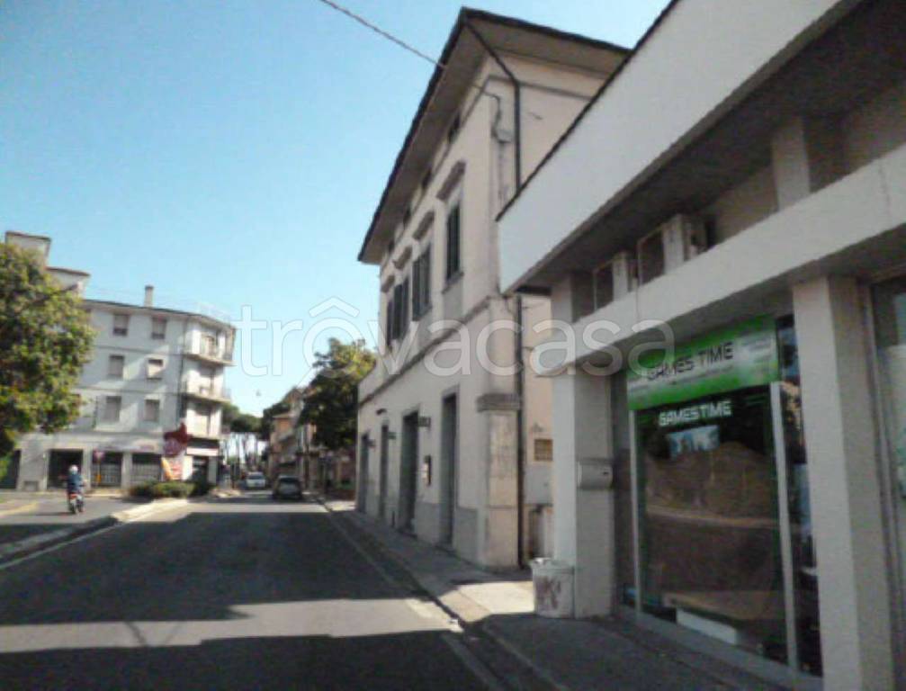 negozio in vendita a Santa Croce sull'Arno
