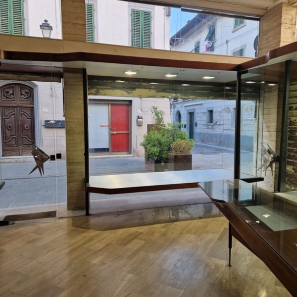 locale commerciale in vendita a Santa Croce sull'Arno