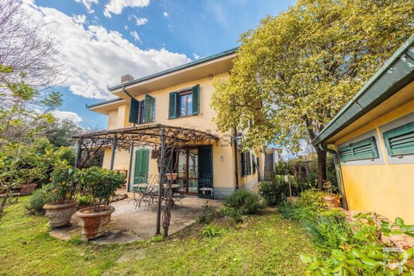 casa indipendente in vendita a Santa Croce sull'Arno