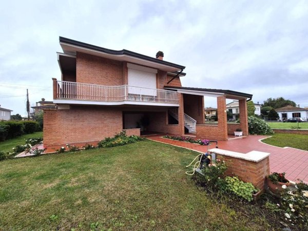 casa indipendente in vendita a Santa Croce sull'Arno