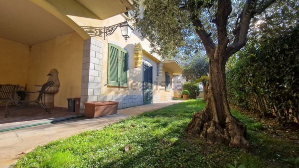 casa indipendente in vendita a Santa Croce sull'Arno