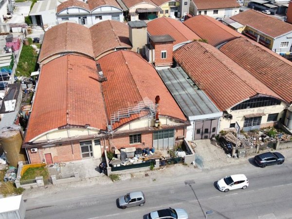 locale commerciale in vendita a Santa Croce sull'Arno