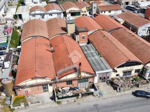 locale commerciale in vendita a Santa Croce sull'Arno