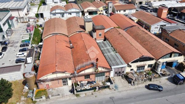 locale commerciale in vendita a Santa Croce sull'Arno