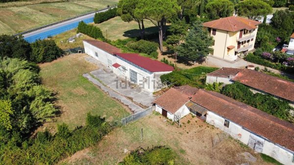 locale di sgombero in vendita a Santa Croce sull'Arno