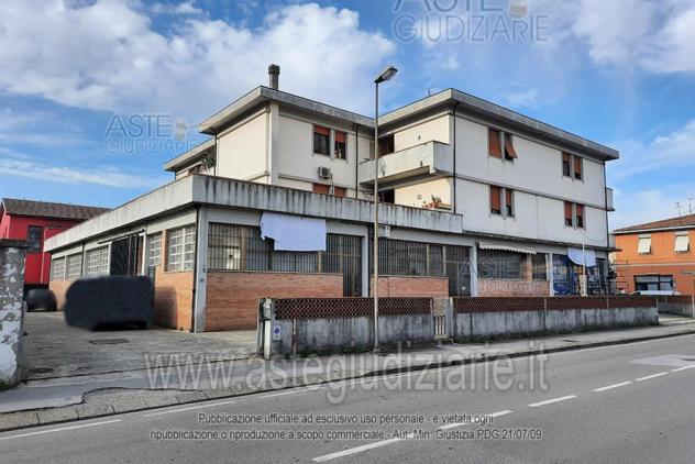 negozio in vendita a Santa Croce sull'Arno