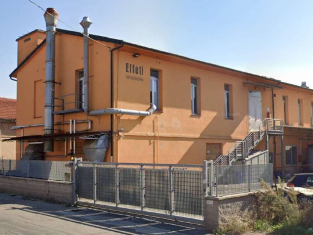 locale commerciale in vendita a Santa Croce sull'Arno