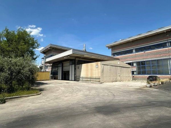 locale commerciale in vendita a Santa Croce sull'Arno