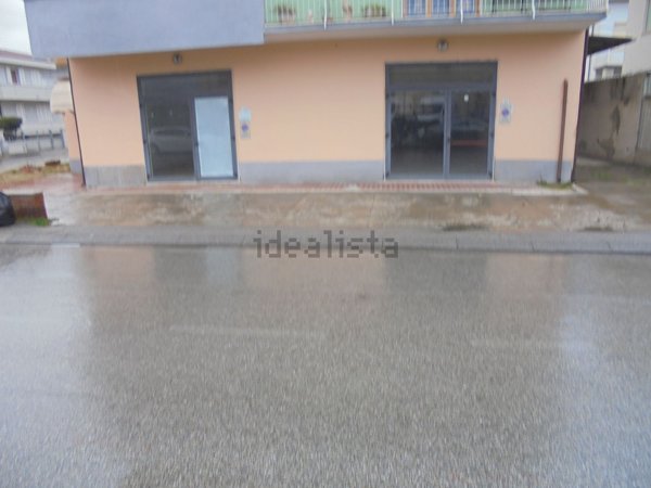 locale commerciale in vendita a Santa Croce sull'Arno