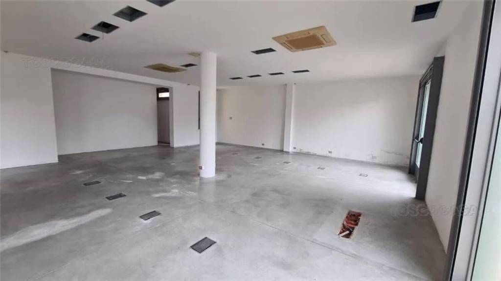 negozio in vendita a Santa Croce sull'Arno