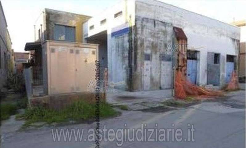 locale commerciale in vendita a Santa Croce sull'Arno