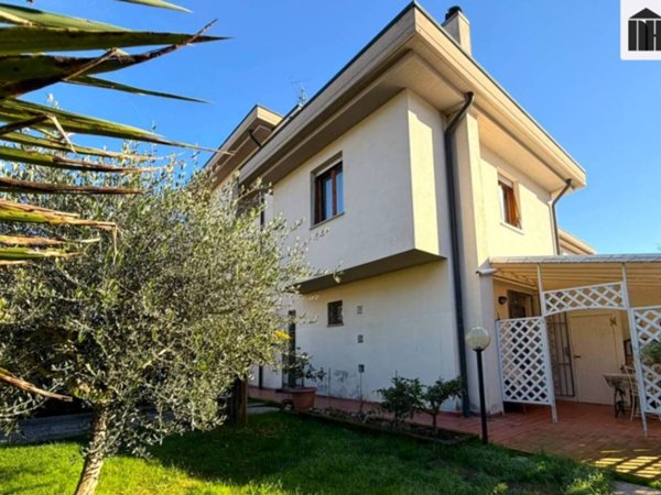 casa indipendente in vendita a Santa Croce sull'Arno