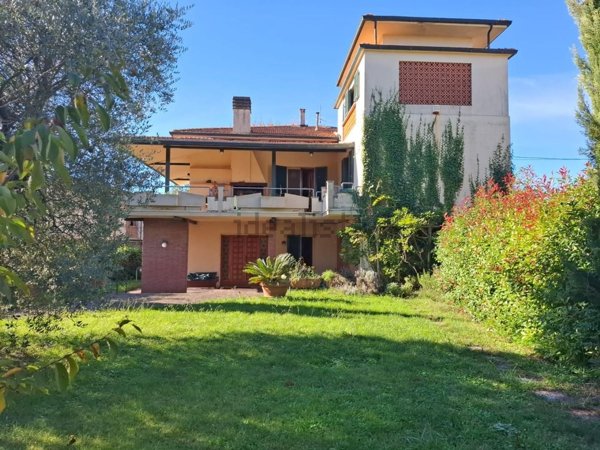 casa indipendente in vendita a Santa Croce sull'Arno