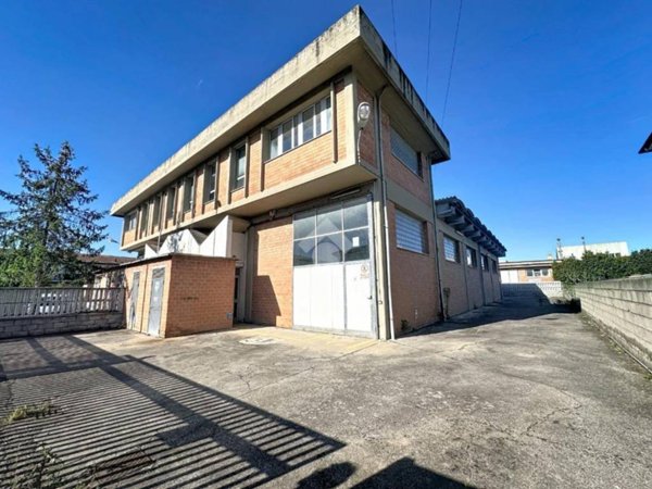 locale commerciale in vendita a Santa Croce sull'Arno