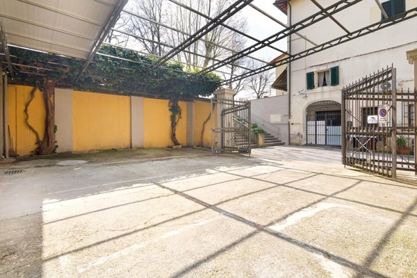 locale di sgombero in vendita a Santa Croce sull'Arno