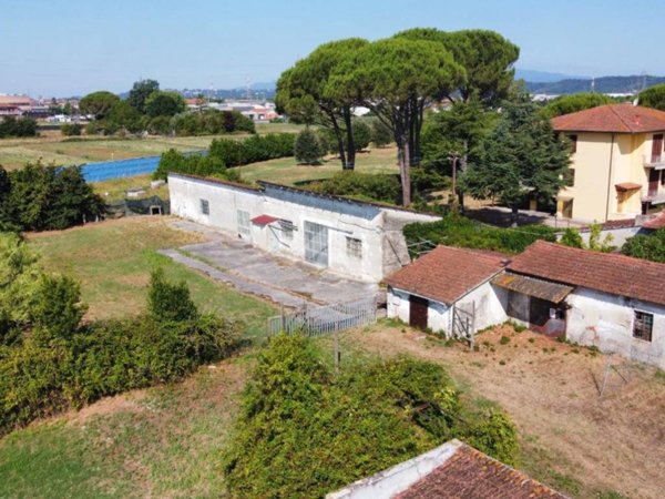 locale commerciale in vendita a Santa Croce sull'Arno