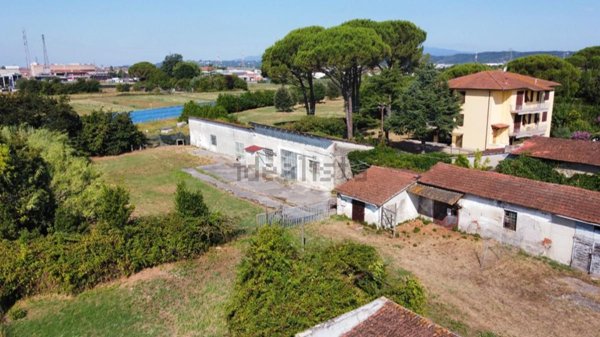 locale di sgombero in vendita a Santa Croce sull'Arno