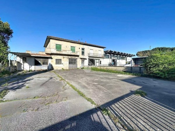 negozio in vendita a Santa Croce sull'Arno