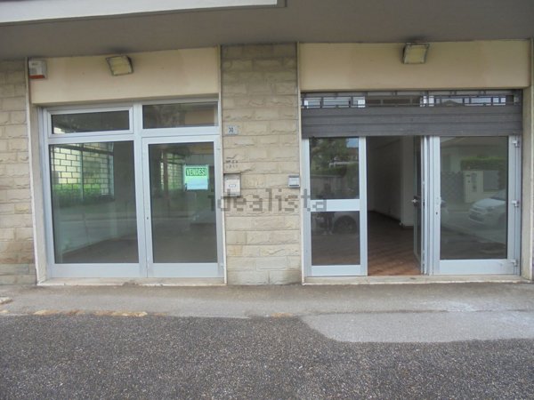 locale commerciale in vendita a Santa Croce sull'Arno
