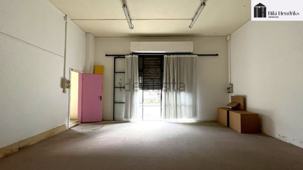 locale commerciale in vendita a Santa Croce sull'Arno