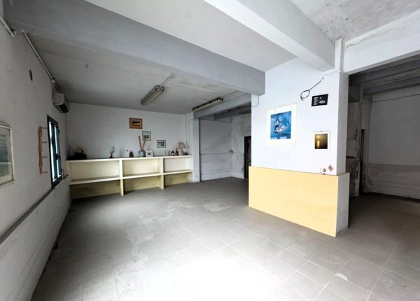 locale commerciale in vendita a Santa Croce sull'Arno