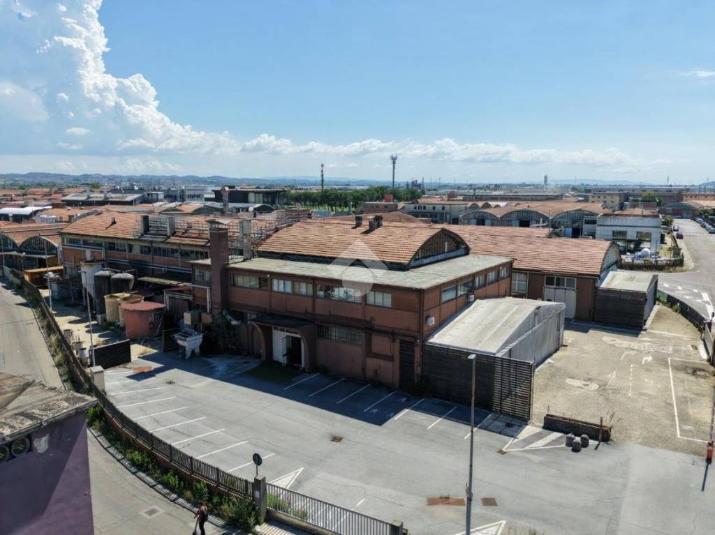 locale commerciale in vendita a Santa Croce sull'Arno