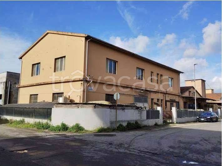 locale commerciale in vendita a Santa Croce sull'Arno
