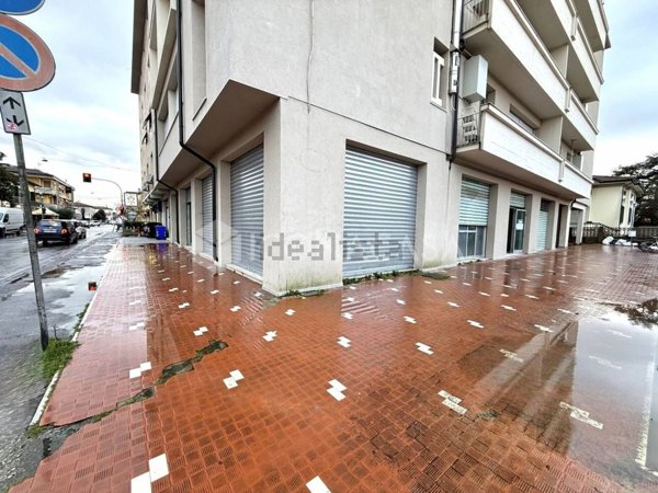 locale commerciale in vendita a Santa Croce sull'Arno