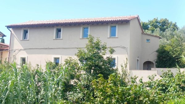 casa semindipendente in vendita a Santa Luce in zona Pomaia