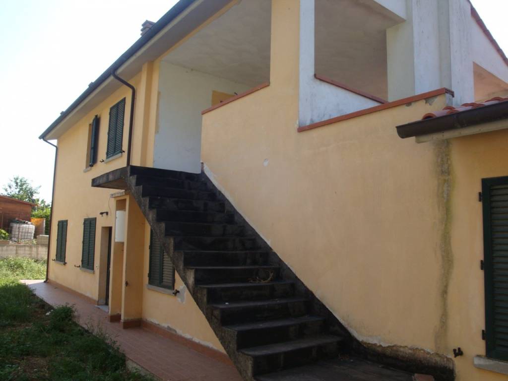 appartamento in vendita a Santa Luce in zona Pomaia