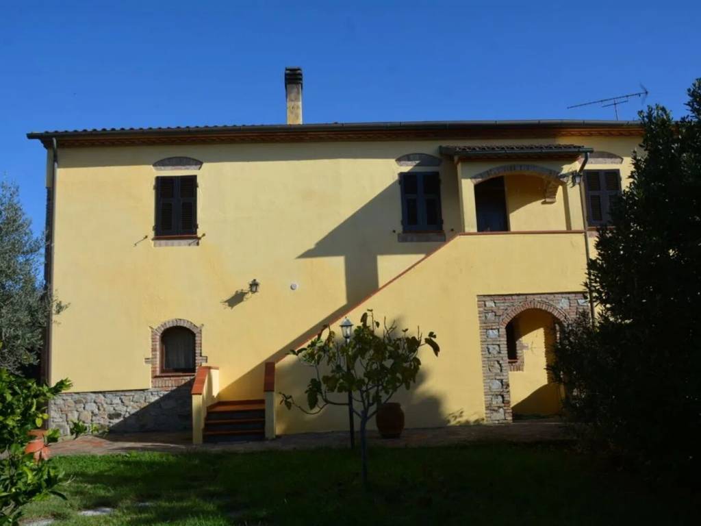 casa indipendente in vendita a Santa Luce in zona Pomaia