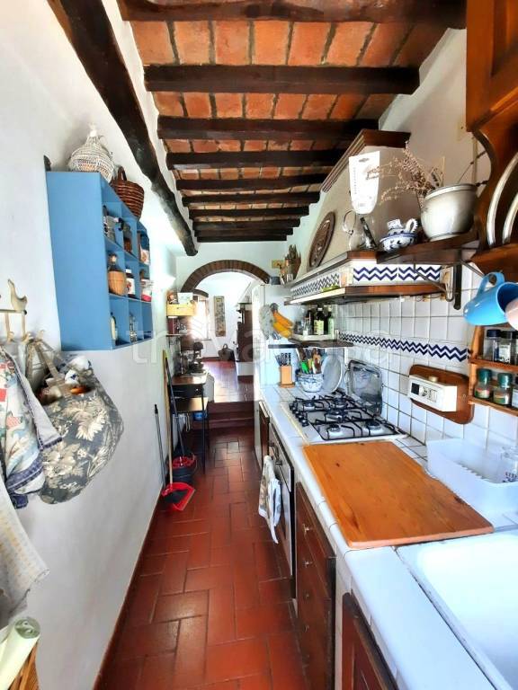 casa indipendente in vendita a Santa Luce in zona Pomaia
