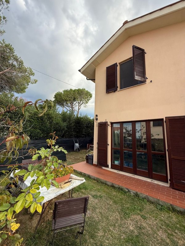 casa indipendente in vendita a Santa Luce