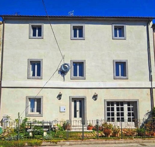 esavano in vendita a Santa Luce