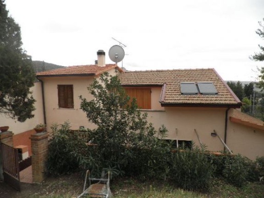 casa indipendente in vendita a Santa Luce in zona Pastina