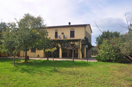 casale in vendita a Santa Luce in zona Pomaia