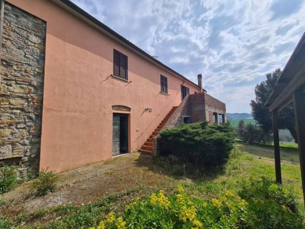 casa indipendente in vendita a Santa Luce in zona Pomaia