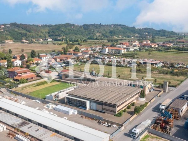 locale commerciale in vendita a Santa Maria a Monte in zona Montecalvoli