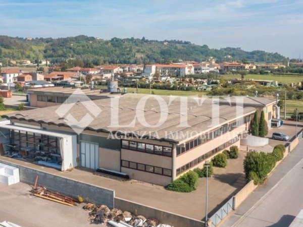 locale commerciale in vendita a Santa Maria a Monte in zona Montecalvoli