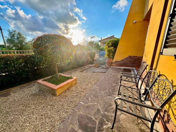 casa indipendente in vendita a Santa Maria a Monte in zona Montecalvoli