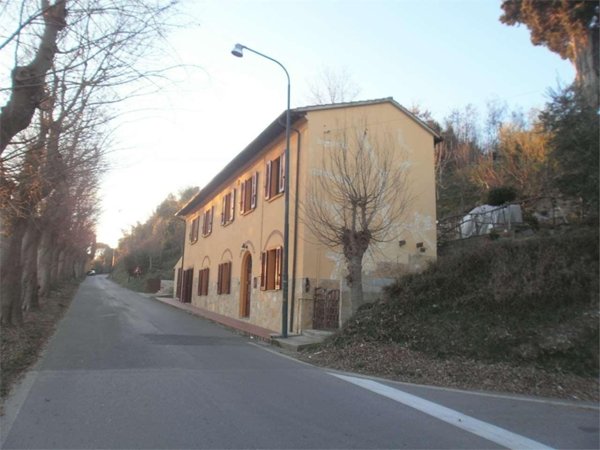 casa indipendente in affitto a Santa Maria a Monte in zona Montecalvoli