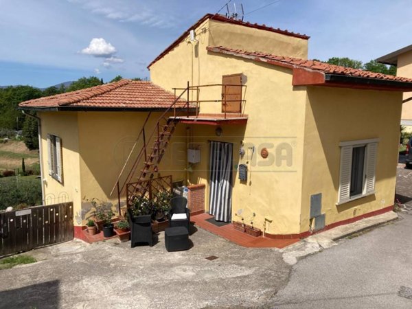 casa indipendente in vendita a Santa Maria a Monte in zona Pregiuntino